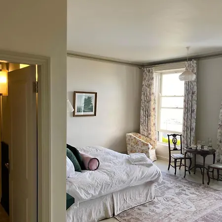 Lynwood House Bed & Breakfast *