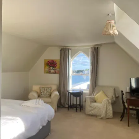 Lynwood House Bed & Breakfast Cobh