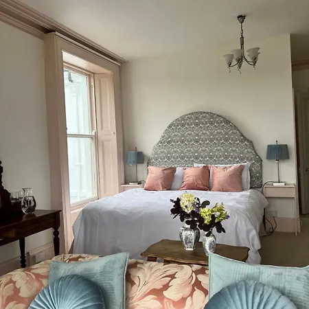 Lynwood House *